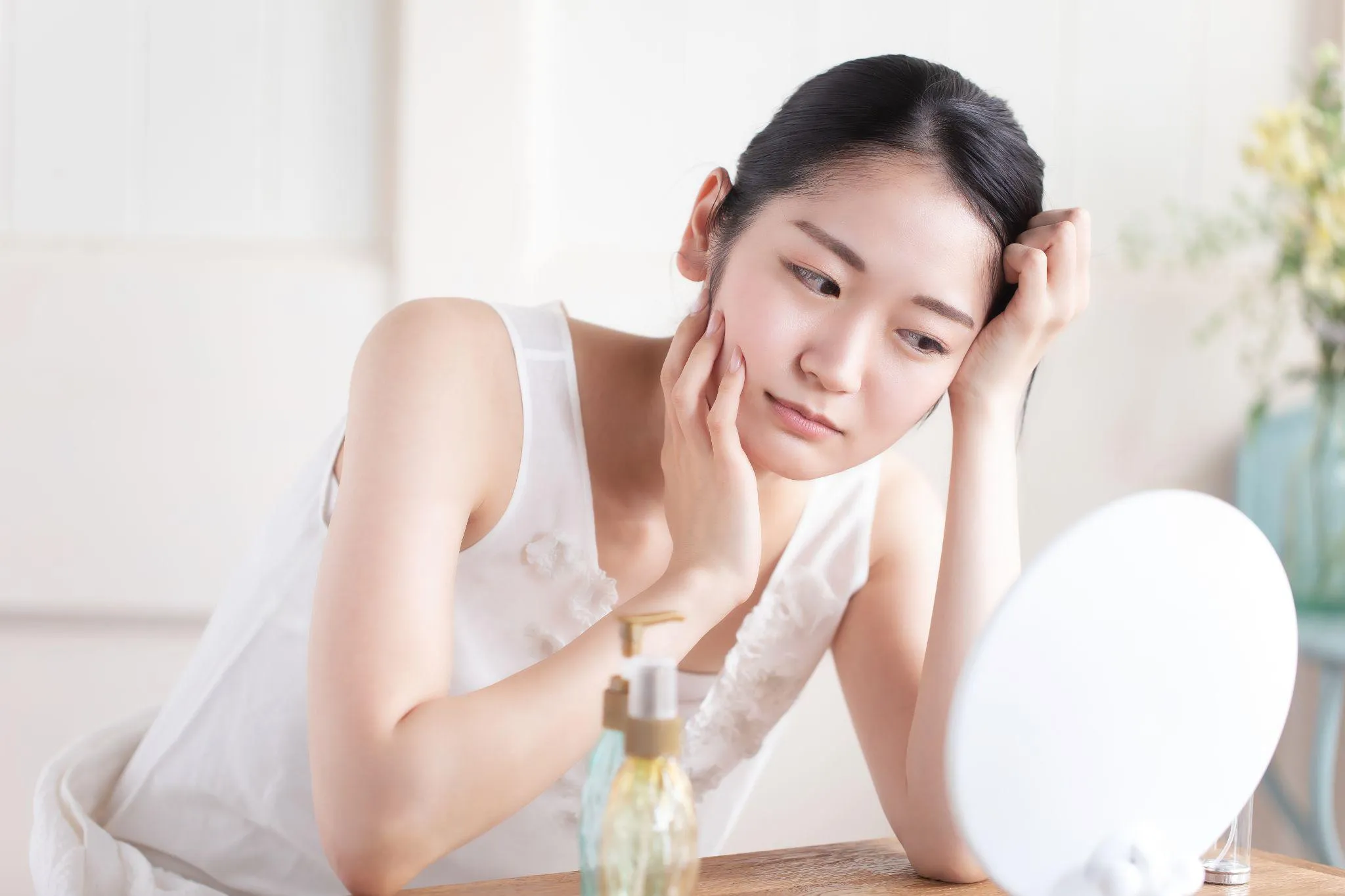 自分で取るのはNG?気になるイボができる原因や取り方を紹介